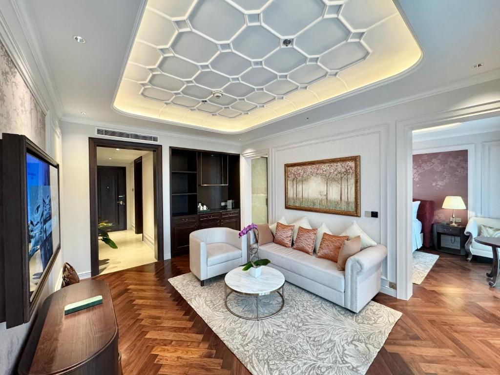 Không gian phòng rộng rãi và sang trọng của Golden Imperial Đà Lạt