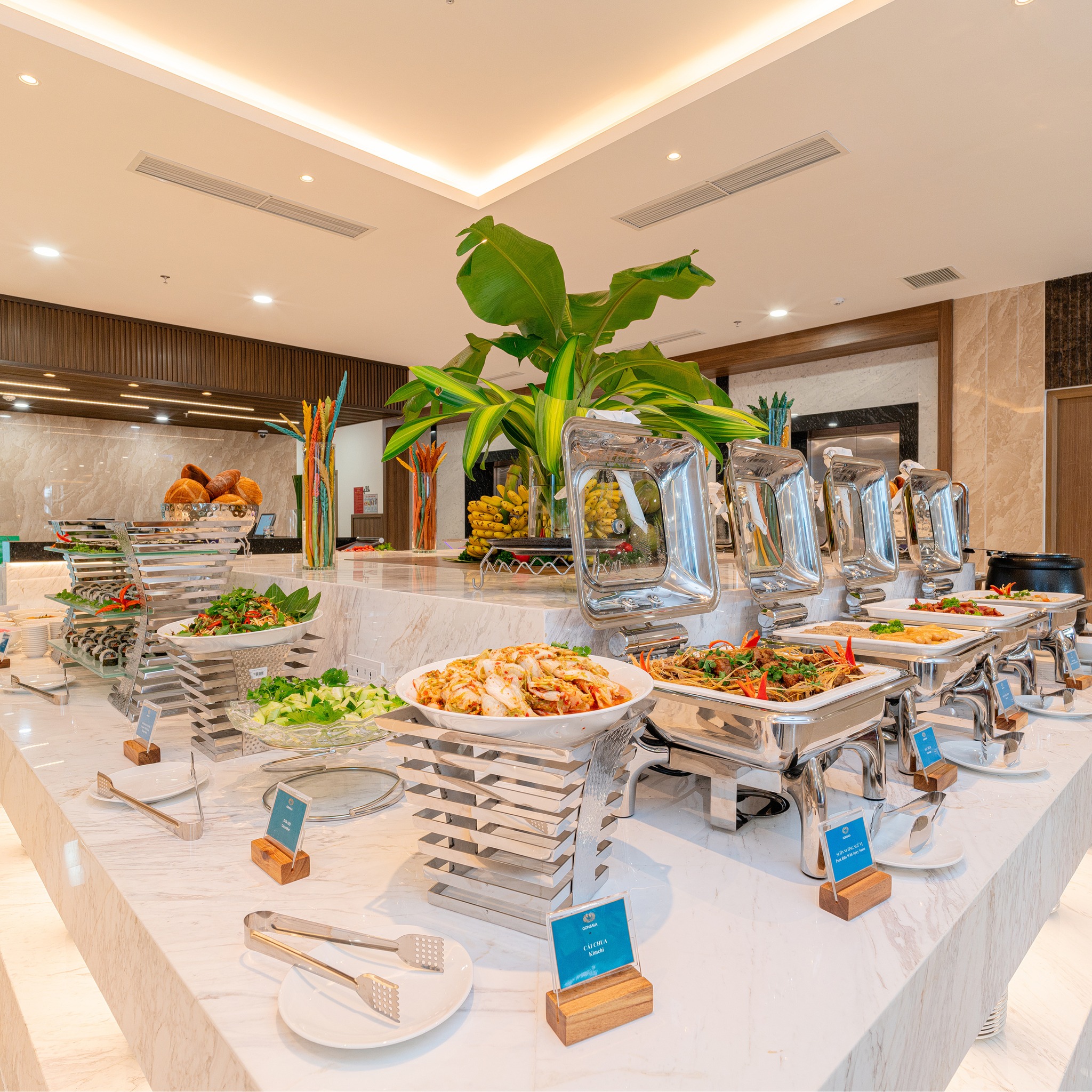 Buffet sáng đa dạng món ăn tại khách sạn Gonsala Nha Trang