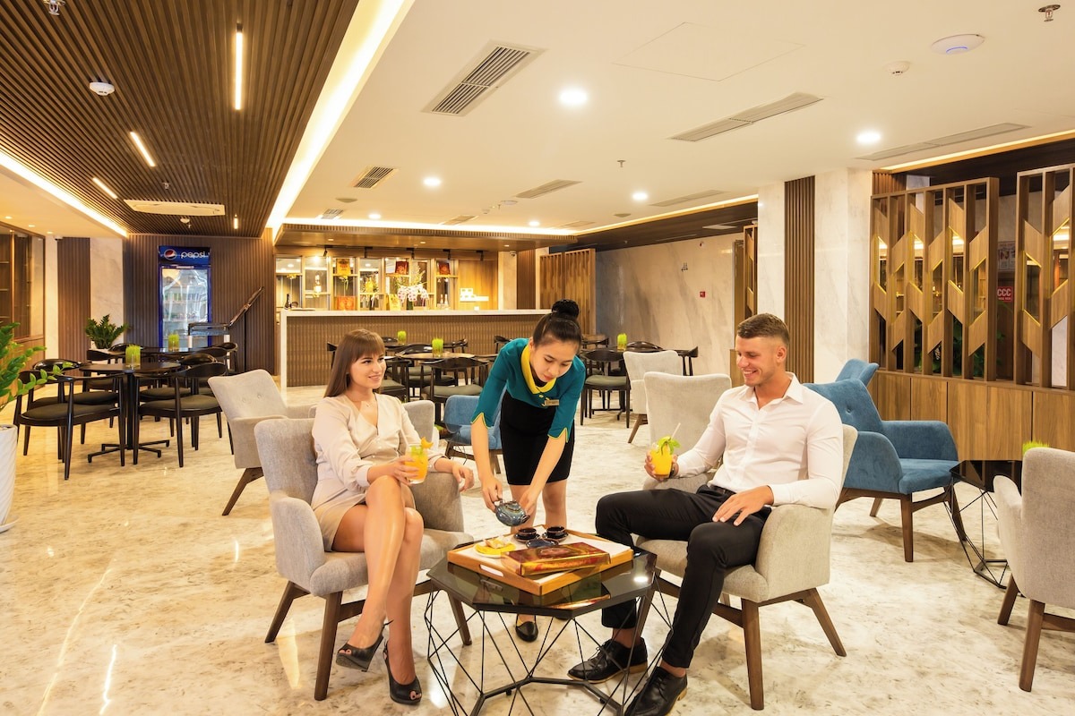 Quầy bar lounge sang chảnh tại khách sạn Gonsala Nha Trang