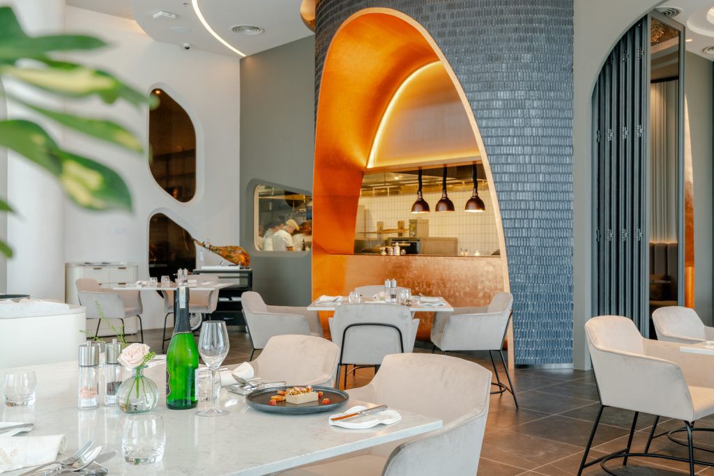 Thưởng thức ẩm thực Tây Ban Nha tại nhà hàng Hispania