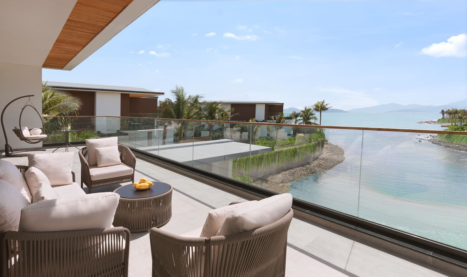 Ban công phòng Suite hướng biển tại Gran Meliá Nha Trang