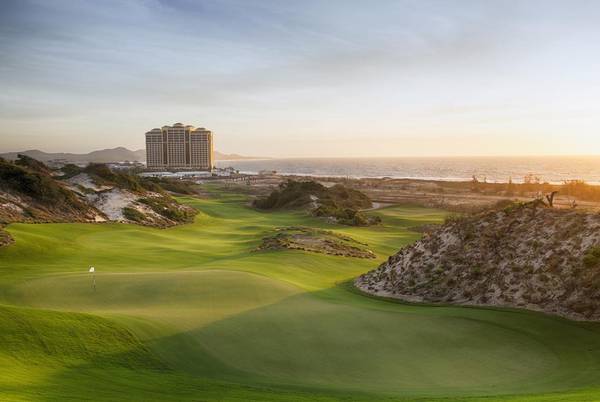 Khung cảnh sân golf The Bluffs nhìn từ trên cao.
