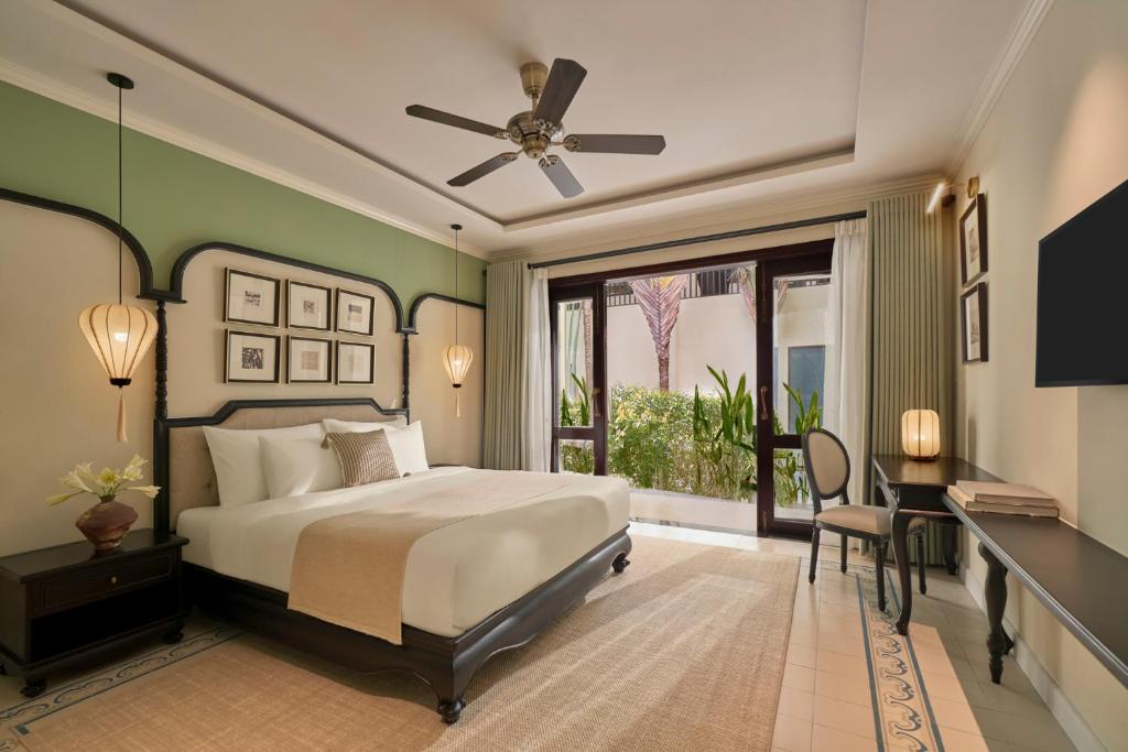 Phòng nghỉ dưỡng tràn ngập ánh sáng tại Grand Signature By M Village Hội An