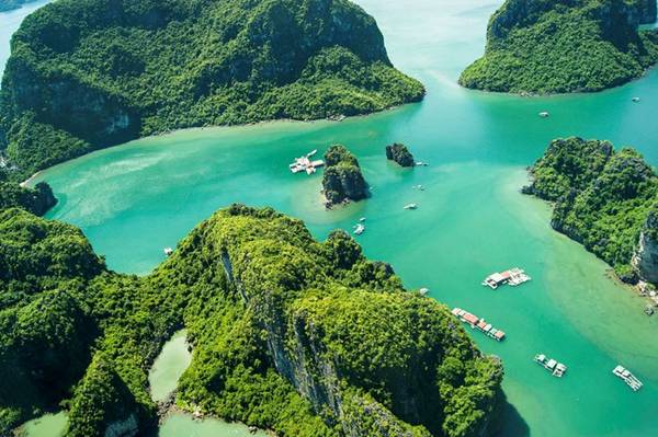 Vịnh Hạ Long hùng vĩ nhìn từ thủy phi cơ