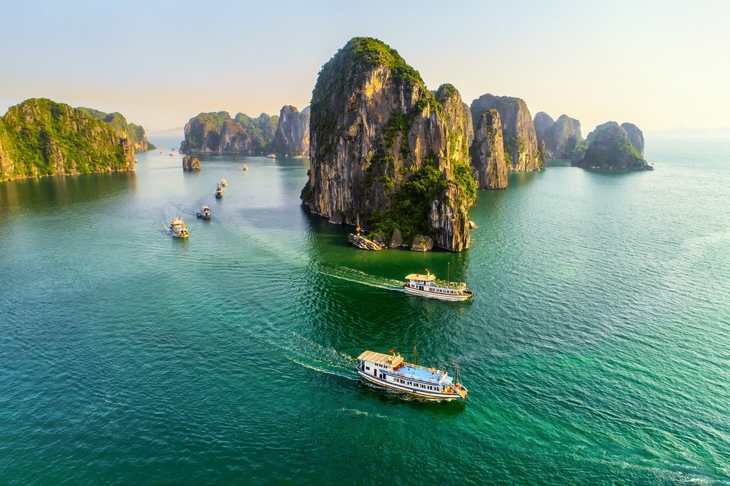 Vịnh Hạ Long trong tour Hạ Long 1 ngày