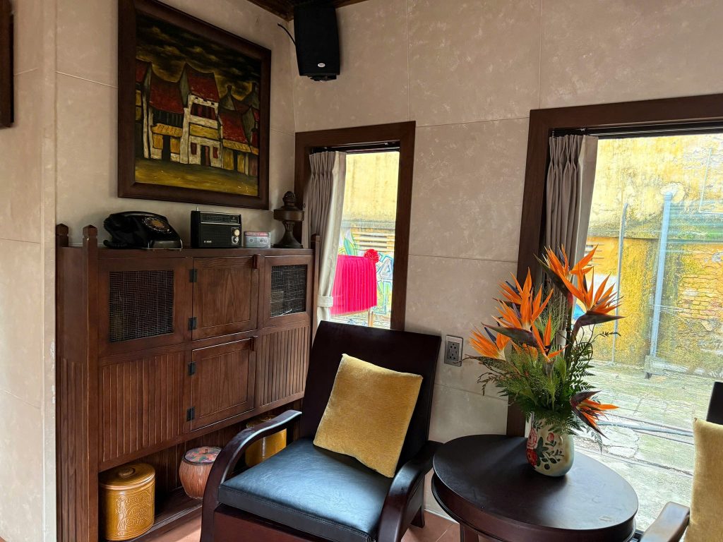 Du khách check in không gian hoài niệm của tàu hỏa Hà Nội 5 Cửa Ô