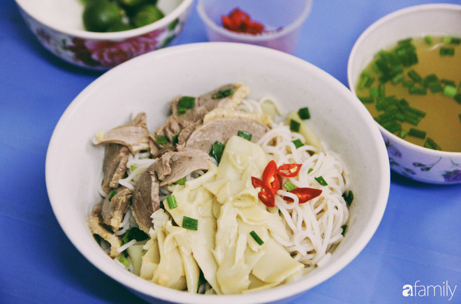 Bún miến ngan trộn Hà Nội tại ngõ 36 Hàng Da Bún miến ngan trộn Hà Nội tại ngõ 36 Hàng Da