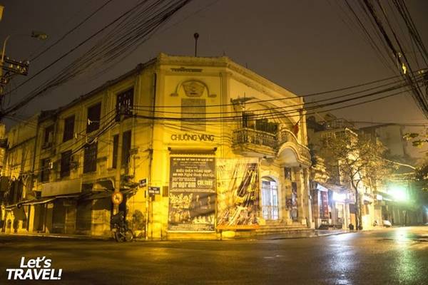 Ngã tư Tạ Hiện không bóng người