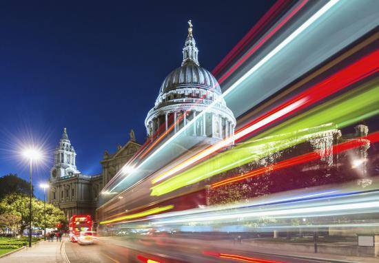Thành phố London cổ kính bên dòng sông Thames
