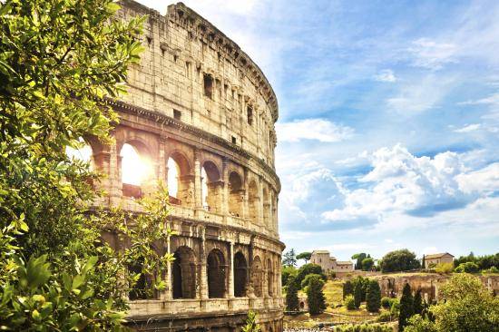 Đấu trường La Mã cổ kính tại Roma nước Ý