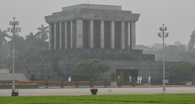 Lăng Chủ tịch Hồ Chí Minh trong sương mù Hà Nội