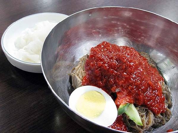 Mì lạnh cay Hàn Quốc