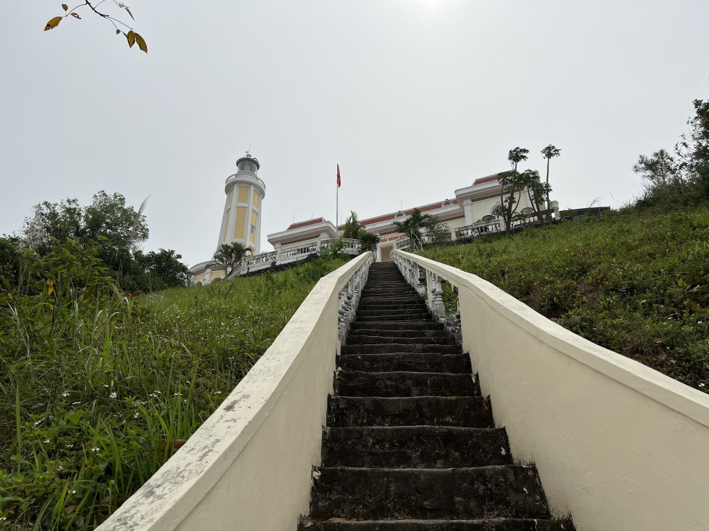 Bậc thang lên hải đăng Vĩnh Thực