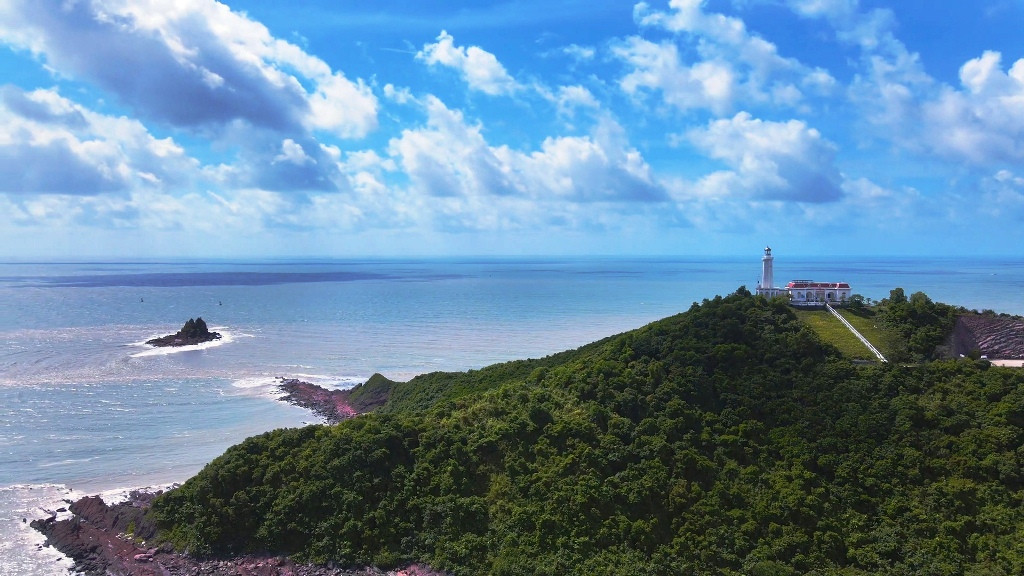 Hải đăng Vĩnh Thực nhìn từ xa