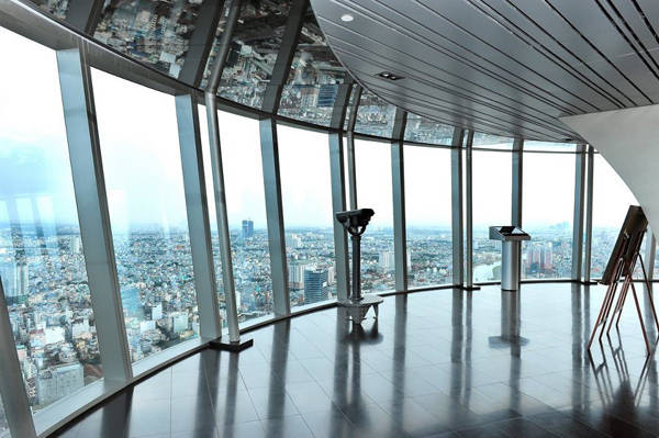 Skydeck tầng 49 là nơi lý tưởng đến bạn ngắm nhìn toàn thành phố.