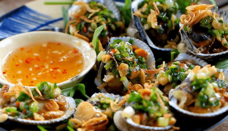 Sò nướng mỡ hành - đặc sản Ninh Thuận
