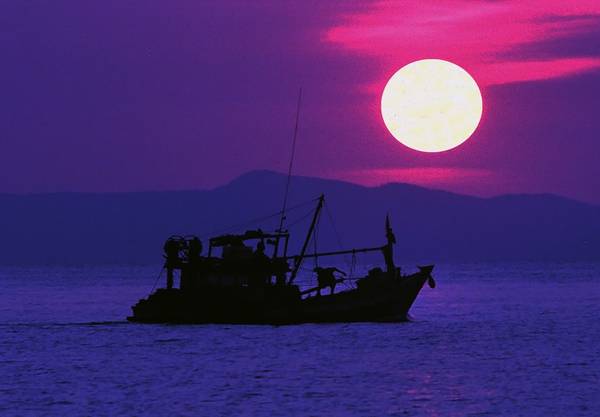 Ánh chiều tím trên đảo Hải Tặc. Ảnh: vnphoto.net