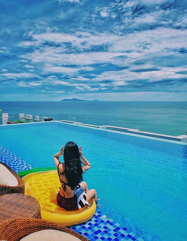 View biển từ hồ bơi vô cực HAIAN Beach Hotel Đà Nẵng