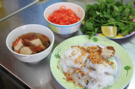 Bàn ghế, bát đĩa sạch sẽ giúp món ăn có cảm giác ngon hơn.