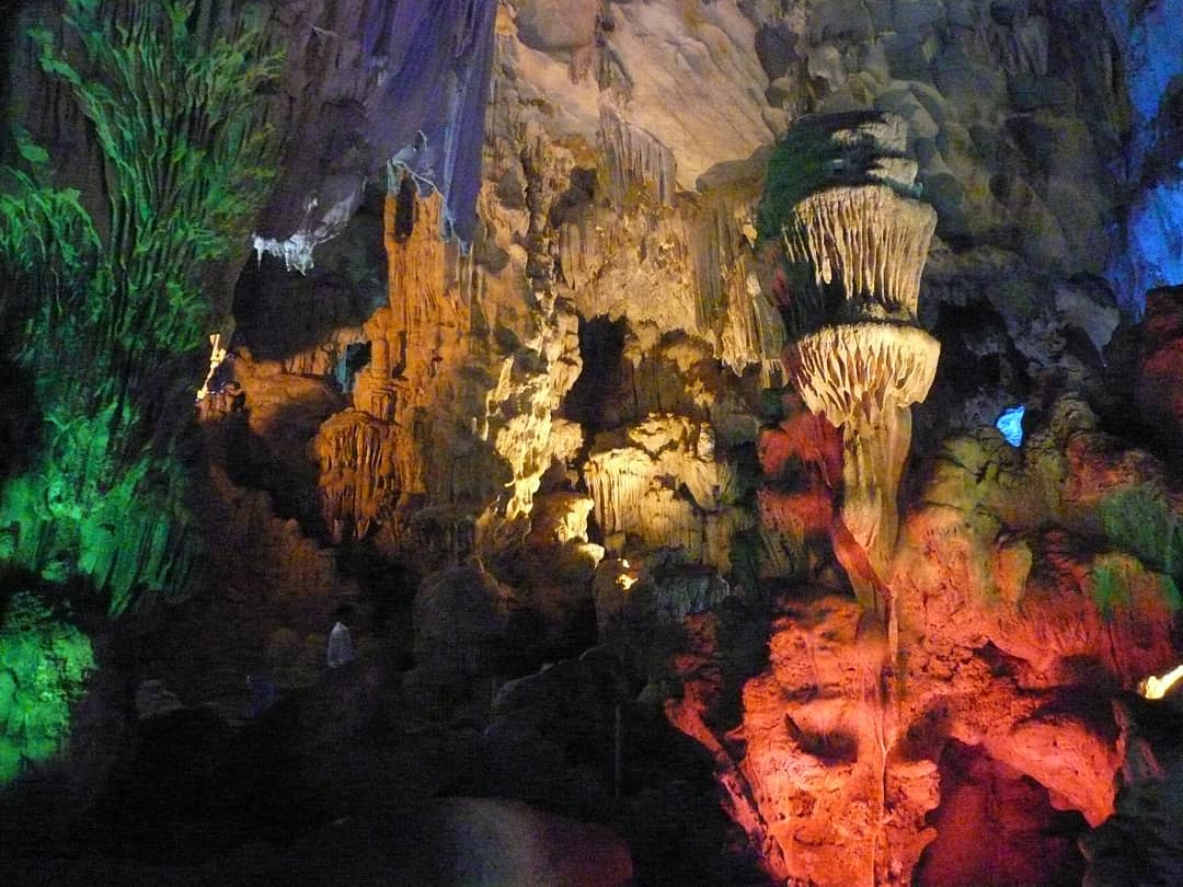 Hang Đầu Gỗ vịnh Hạ Long