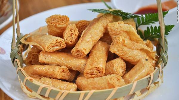 Món đậu hũ chiên giòn thơm ngon. Ảnh: CNN