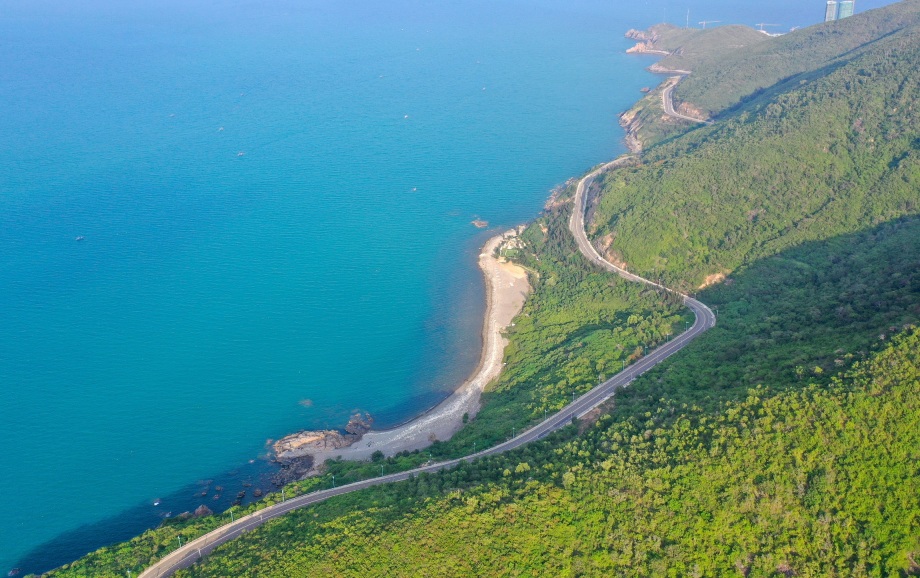Đường đèo Phạm Văn Đồng dẫn đến Hang Heo Nha Trang