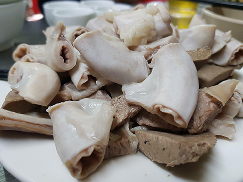 Nên lựa chọn ăn các món nội tạng lợn ở các hàng quen tại Hà Nội