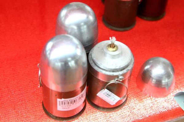 Một chiếc đèn dầu được làm từ vỏ đạn M79 có giá 85.000 đồng
