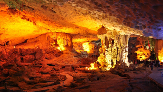 Hang Sửng Sốt, vịnh Hạ Long