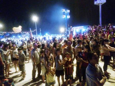 Hàng vạn du khách hào hứng tham gia Festival Thuận An biển gọi