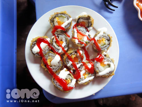 Kimbap chiên giòn tan thích hợp cho những ngày Hà Nội lạnh giá