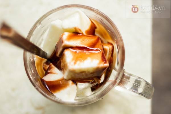 Sữa chua mềm xôm xốp thêm bột cacao