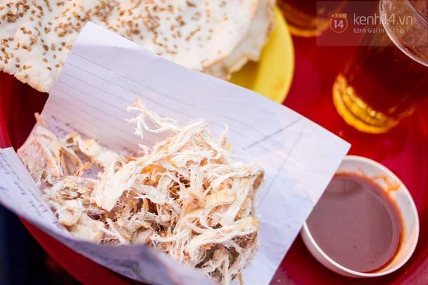 Mực nướng ở Hàng Bồ được nhiều người yêu thích