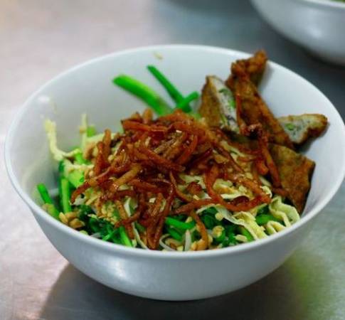 Bát miến trộn mực chiên giòn Hà Nội