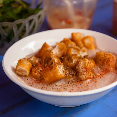 Cháo sườn Hà Nội mùa đông ăn kèm ruốc và quẩy