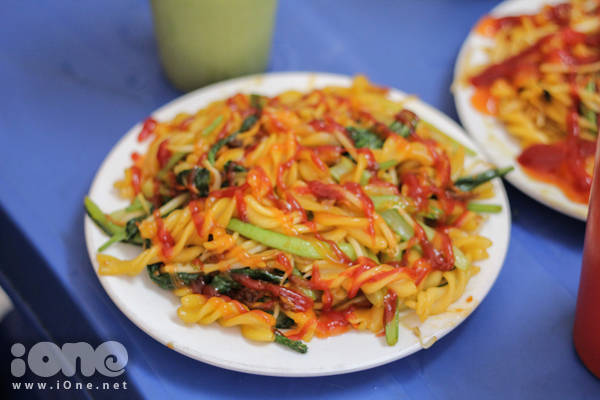 Nui xào bò.