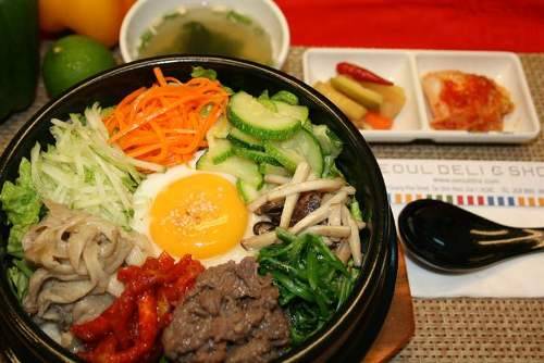 Cơm trộn bibimbap tại khu phố Hàn Quốc