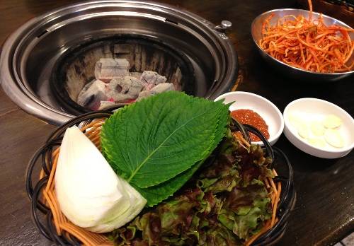 Sườn bò nướng tại khu phố Hàn Quốc Sài Gòn
