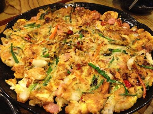 Bánh kim chi tại khu phố Hàn Quốc