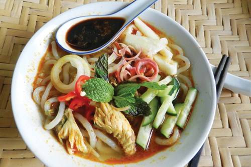 Tô bún chua asam laksa ở Penang