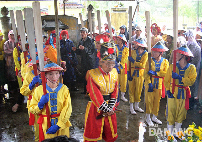 Hát bả trạo đưa linh. Ảnh: Báo Đà Nẵng.