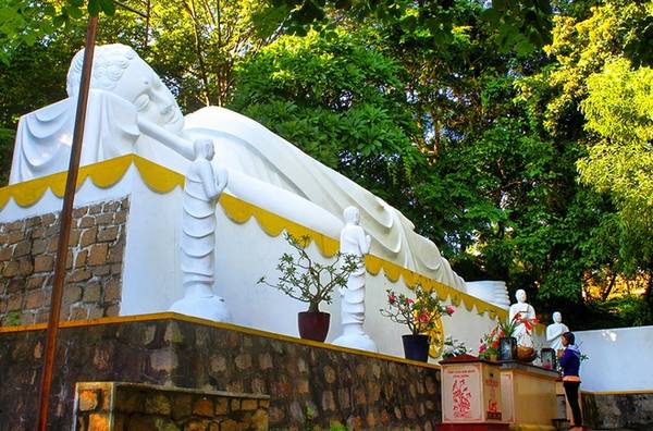 Tượng Phật nhập Niết bàn dài 12,2 m tại Thích Ca Phật Đài