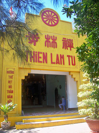 Công trình thờ tự chính trong quần thể Thích Ca Phật Đài là Thiền Lâm Tự, ngôi chùa nhỏ được xây dựng từ thập niên 1950.