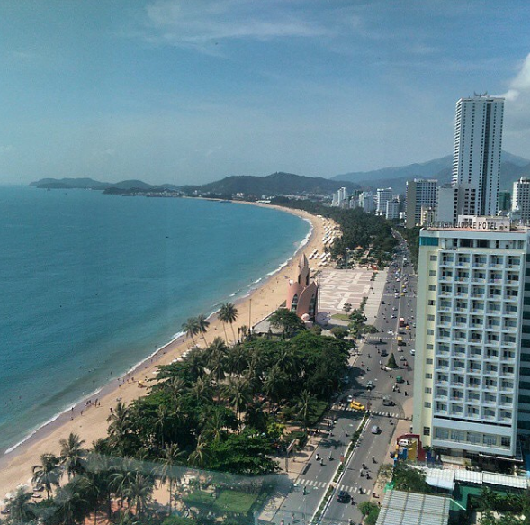 Toàn cảnh khách sạn Havana Nha Trang hướng biển
