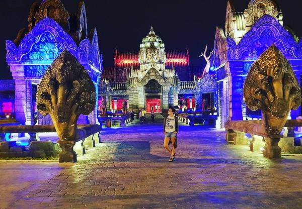 Asia Park về đêm - trải nghiệm đêm Đà Nẵng