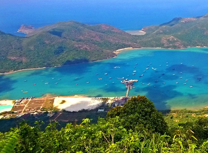 Khung cảnh đẹp của Hòn Bà ở Côn Đảo.