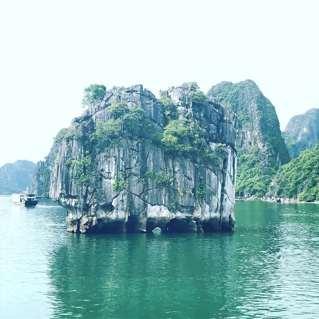 Hòn Đỉnh Hương. Ảnh: @nhuphuong1412.