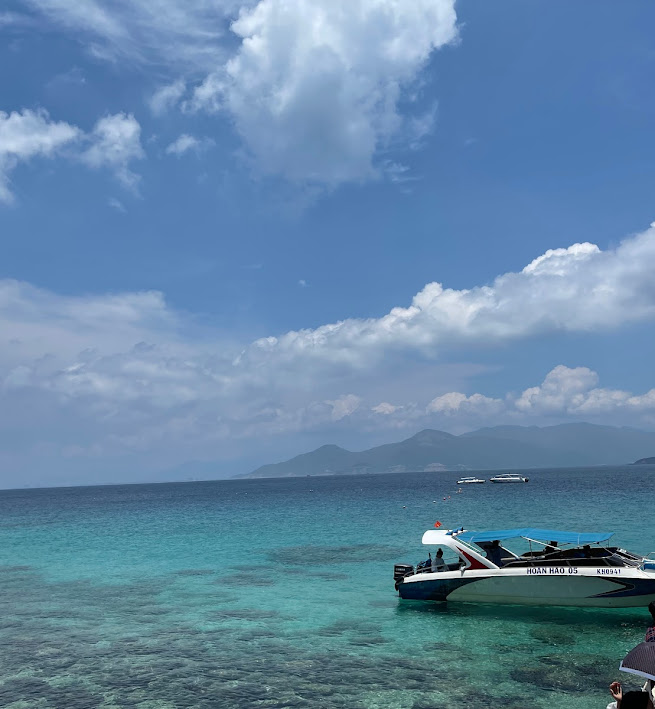 Trải nghiệm đi bộ dưới đáy biển tại đảo Hòn Mun Nha Trang