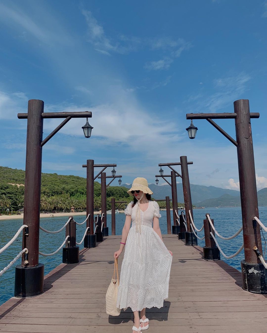 Tắm bùn khoáng thư giãn trên đảo Hòn Tằm