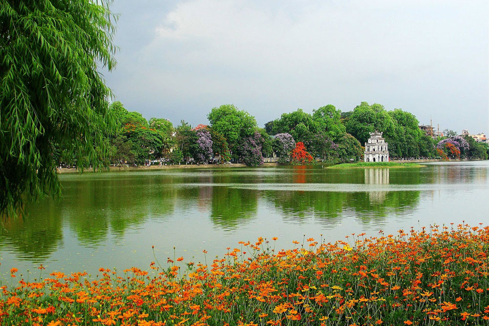 Hồ Gươm khi du lịch Hà Nội
